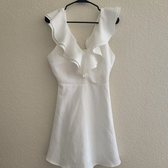 Lulu's NWT Divine Darling White Ruffled Skater Dress size M - Picture 3 of 9